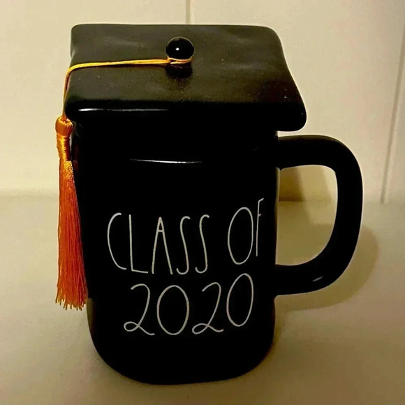 Rae Dunn Coffee/Tea Mug/Cup CLASS OF 2020 with lid Black with Tassel graduation - Picture 1 of 7